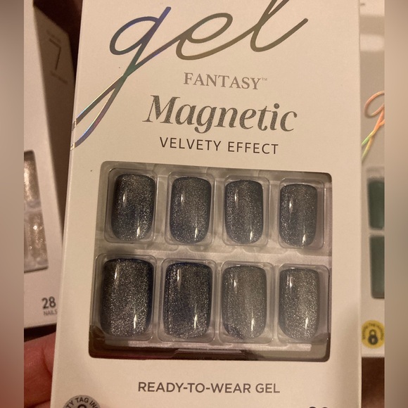 Kiss Press on nails NIB Bundle of 3 sets. Med & short lengths. - Picture 3 of 7